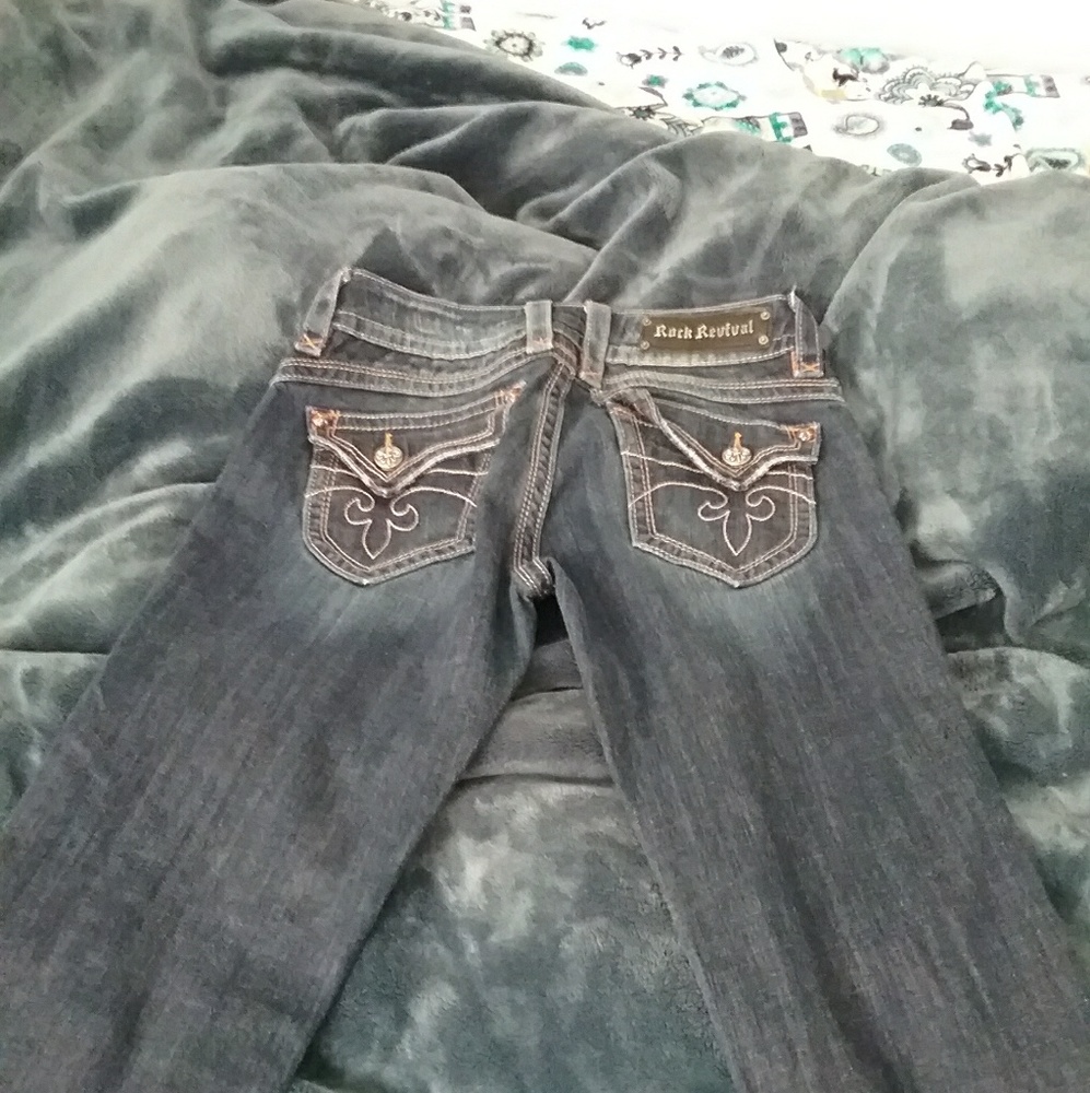 Very cute jeans.